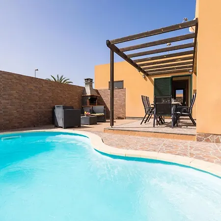 Home2book Charming Ely Pool & Wifi