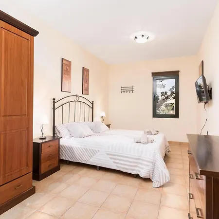 Villa Home2book Charming Ely Pool & Wifi
