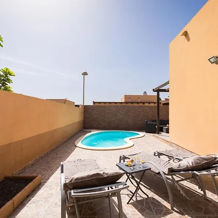Home2book Charming Ely Pool & Wifi