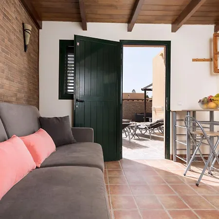 Home2book Charming Ely Pool & Wifi Villa
